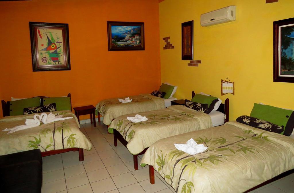 Hotel Vagabondo La Fortuna Exterior photo