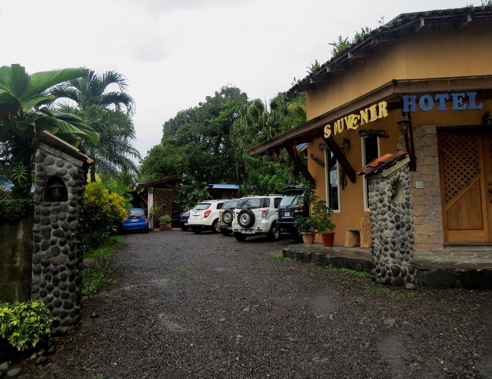 Hotel Vagabondo La Fortuna Exterior photo