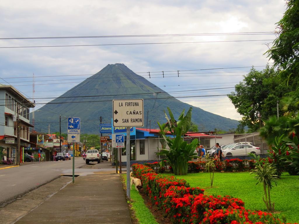 Hotel Vagabondo La Fortuna Exterior photo