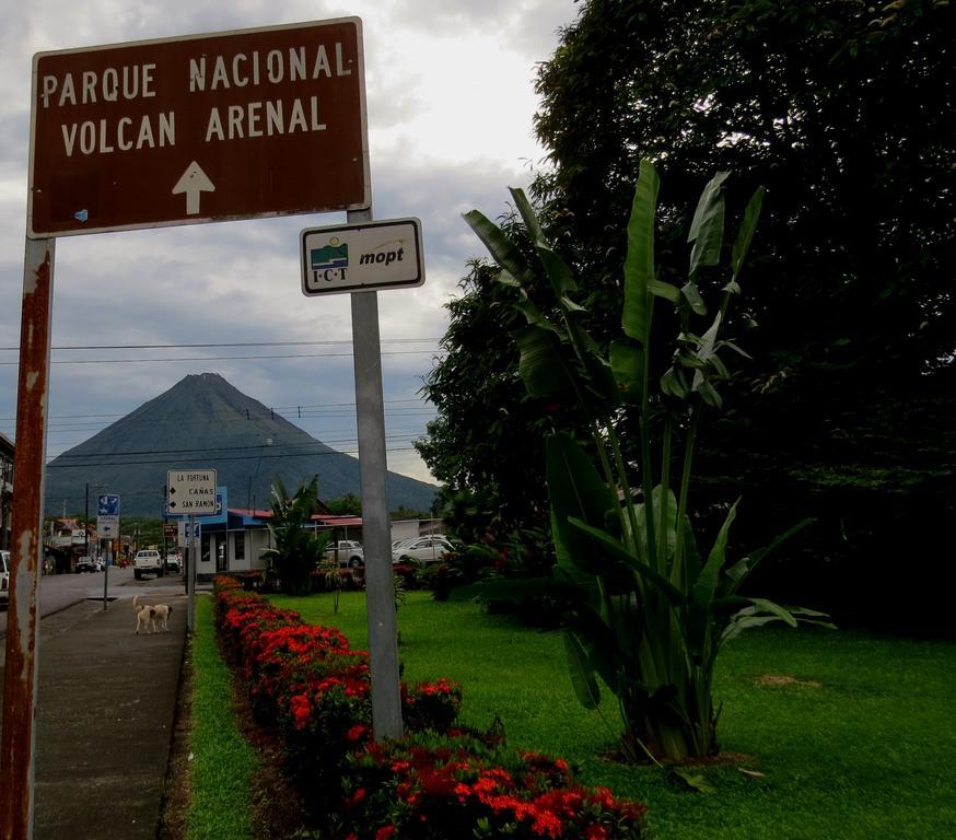 Hotel Vagabondo La Fortuna Exterior photo