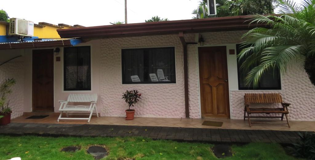 Hotel Vagabondo La Fortuna Exterior photo
