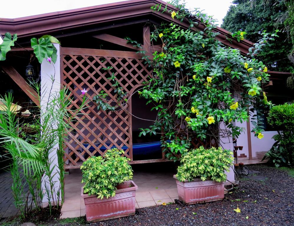 Hotel Vagabondo La Fortuna Exterior photo