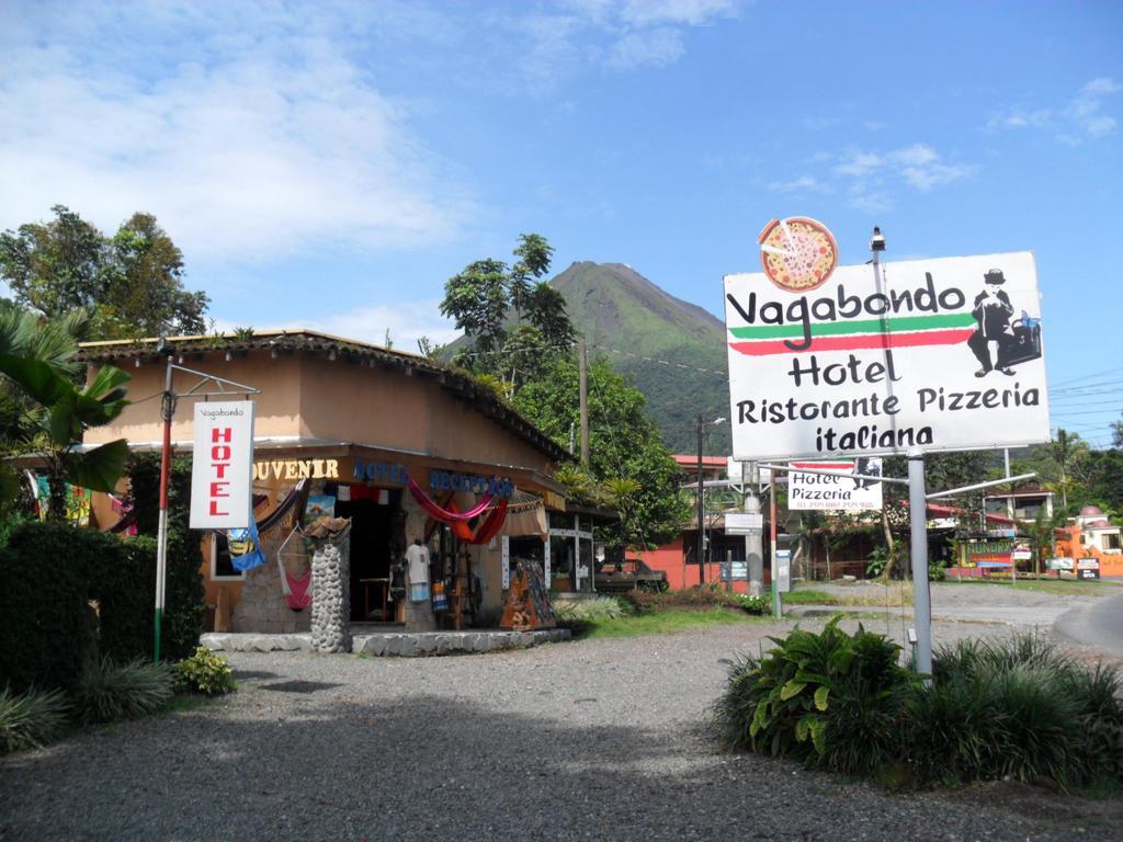 Hotel Vagabondo La Fortuna Exterior photo